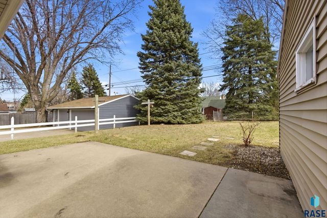 1108 S Willow Ave Avenue, Sioux Falls, SD 57105