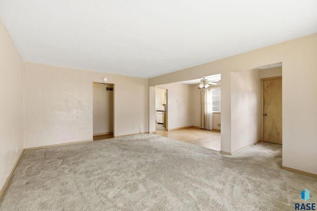 1108 S Willow Ave Avenue, Sioux Falls, SD 57105