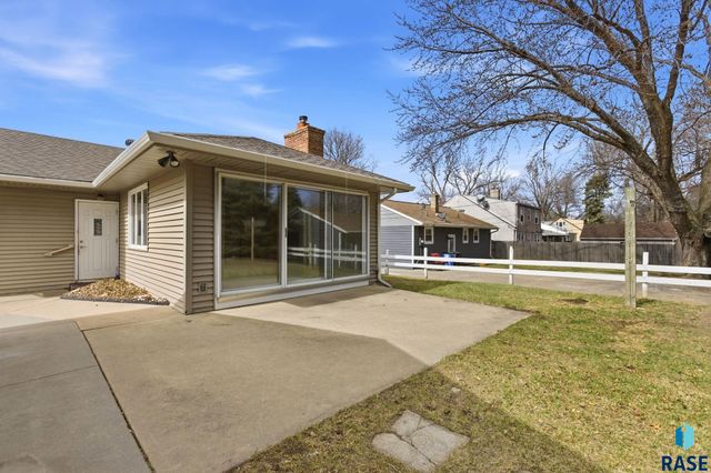 1108 S Willow Ave Avenue, Sioux Falls, SD 57105