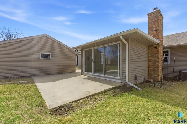 1108 S Willow Ave Avenue, Sioux Falls, SD 57105