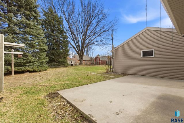 1108 S Willow Ave Avenue, Sioux Falls, SD 57105