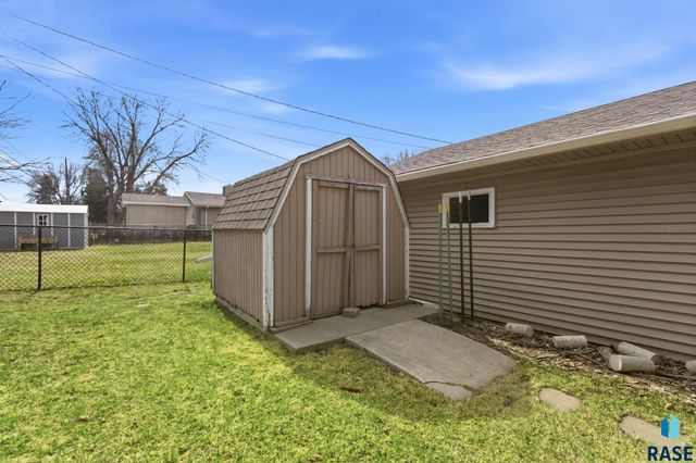 1108 S Willow Ave Avenue, Sioux Falls, SD 57105