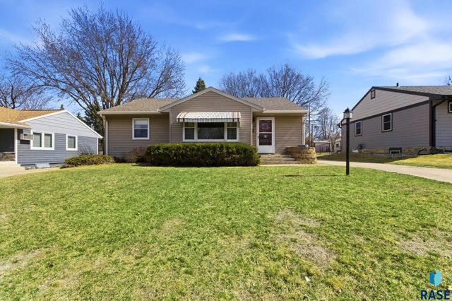1108 S Willow Ave Avenue, Sioux Falls, SD 57105
