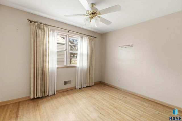 1108 S Willow Ave Avenue, Sioux Falls, SD 57105