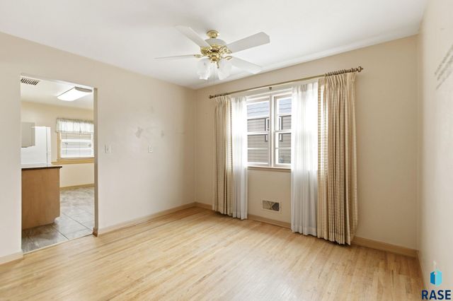 1108 S Willow Ave Avenue, Sioux Falls, SD 57105