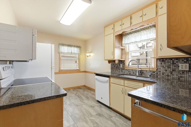 1108 S Willow Ave Avenue, Sioux Falls, SD 57105