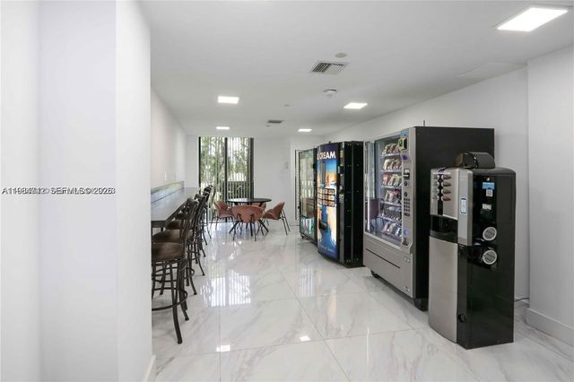 3300 NE 192nd St 1815, Aventura, FL 33180