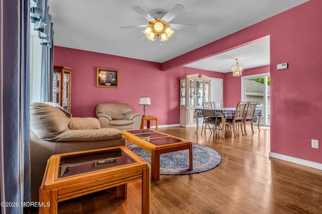 7 Musket Place, Toms River, NJ 08753
