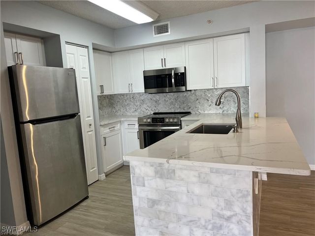 1210 Wildwood Lakes BLVD 206, Naples, FL 34104