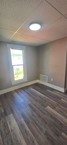 435 S ALLEN ST, Centralia, MO 65240