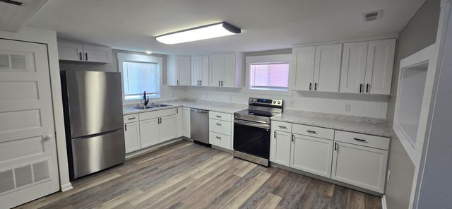 435 S ALLEN ST, Centralia, MO 65240