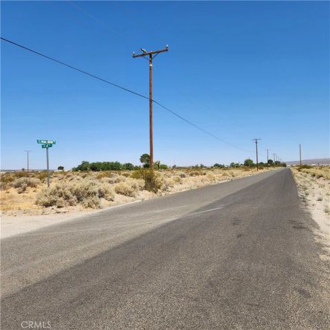 202 Shelly, El Mirage, CA 92301