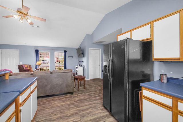 307 Glenwood Place, Siloam Springs, AR 72761