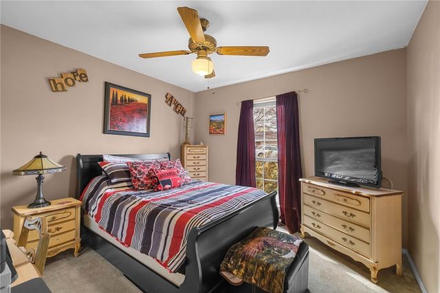 307 Glenwood Place, Siloam Springs, AR 72761