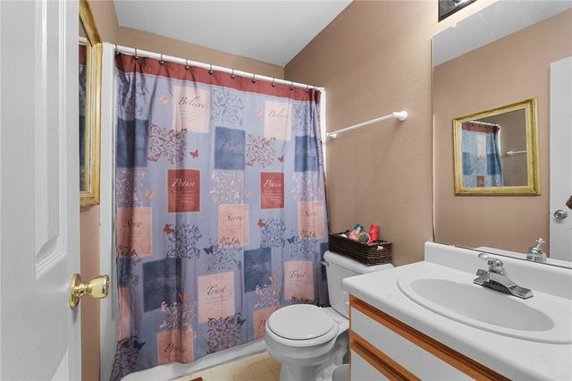 307 Glenwood Place, Siloam Springs, AR 72761