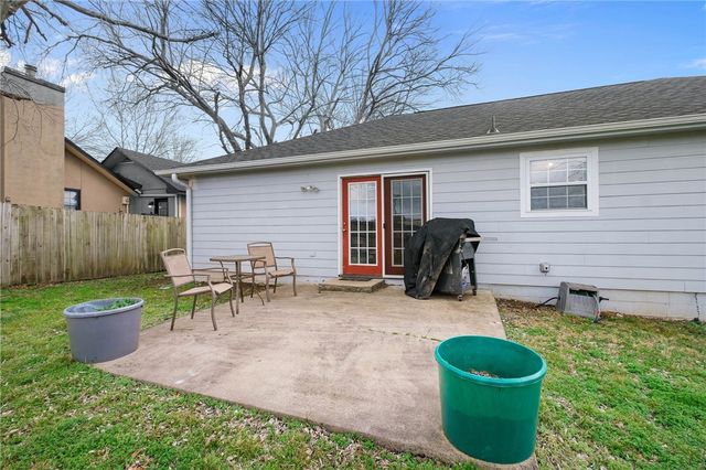 307 Glenwood Place, Siloam Springs, AR 72761
