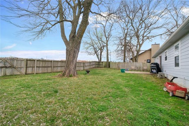 307 Glenwood Place, Siloam Springs, AR 72761