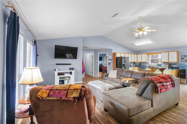 307 Glenwood Place, Siloam Springs, AR 72761