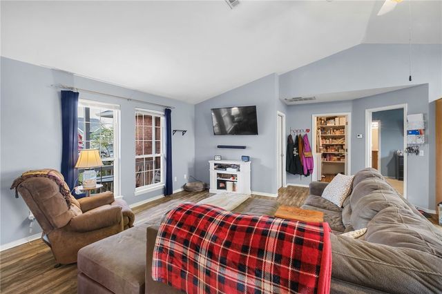 307 Glenwood Place, Siloam Springs, AR 72761