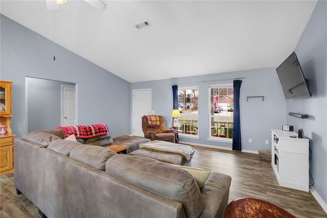 307 Glenwood Place, Siloam Springs, AR 72761