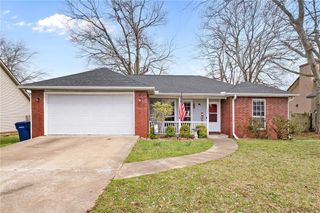 307 Glenwood Place, Siloam Springs, AR 72761