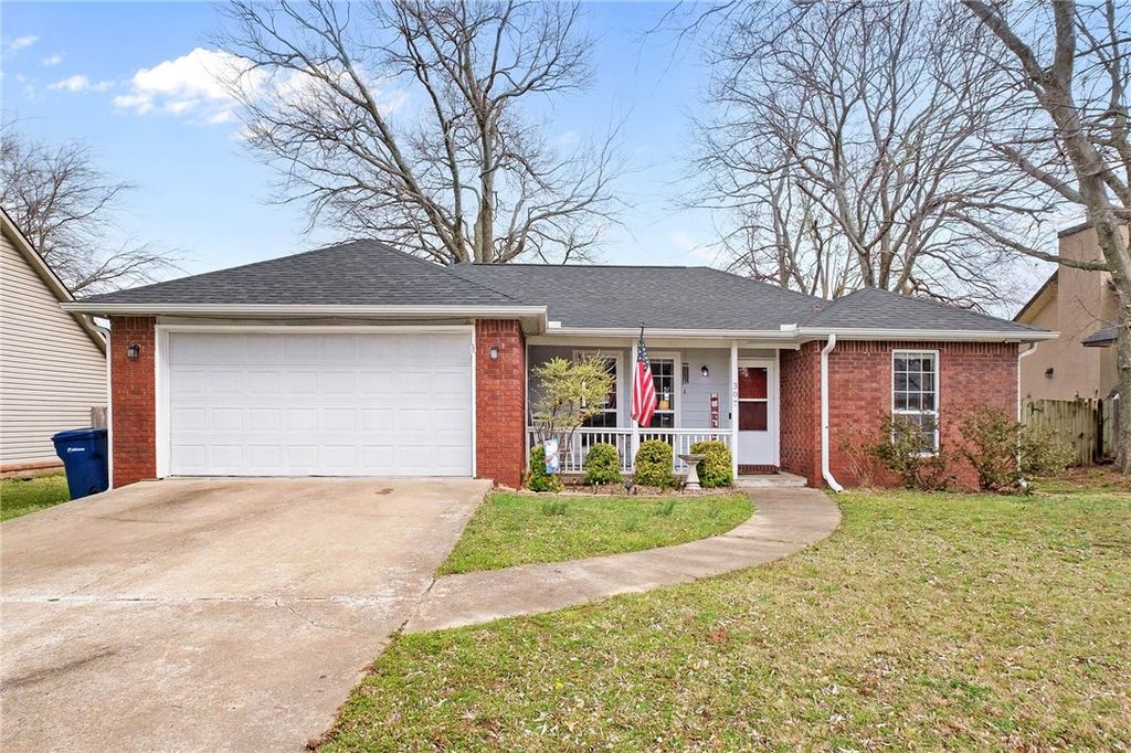 307 Glenwood Place, Siloam Springs, AR 72761