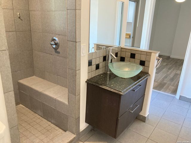 6810 Enchanted Springs Dr, San Antonio, TX 78249