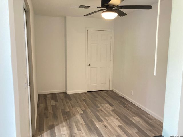 6810 Enchanted Springs Dr, San Antonio, TX 78249