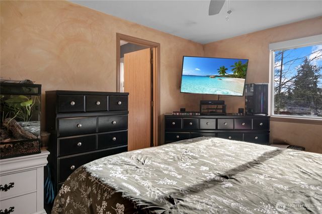 910 127th Street Ct E, Tacoma, WA 98445