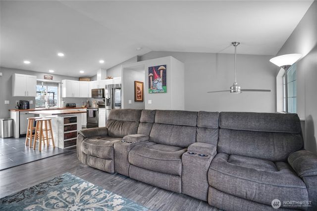 910 127th Street Ct E, Tacoma, WA 98445