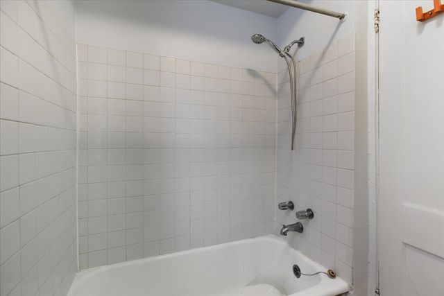 3727 N Pine Grove Avenue 203, Chicago, IL 60613