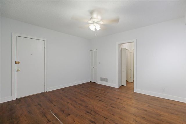 3727 N Pine Grove Avenue 203, Chicago, IL 60613