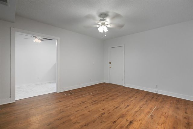 3727 N Pine Grove Avenue 203, Chicago, IL 60613