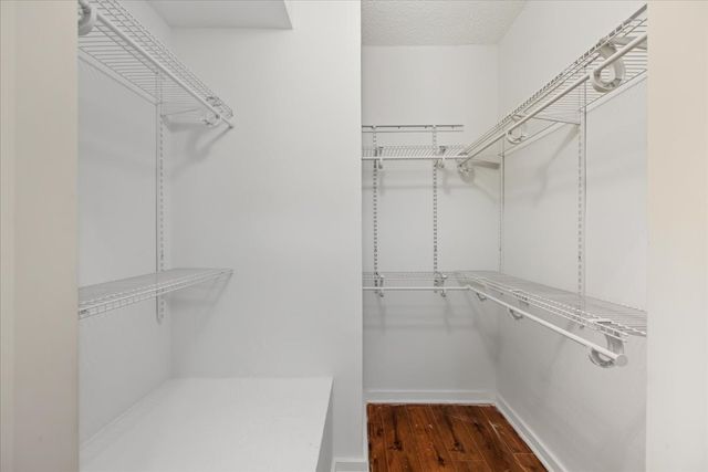 3727 N Pine Grove Avenue 203, Chicago, IL 60613