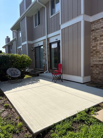 1127 Hertford Court 0, Wheaton, IL 60189