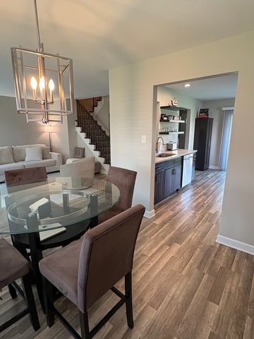 1127 Hertford Court 0, Wheaton, IL 60189