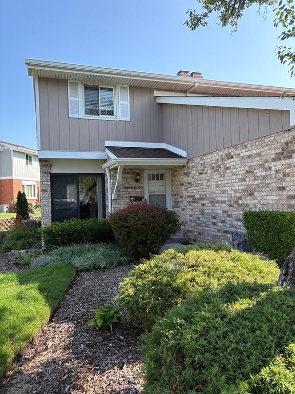 1127 Hertford Court 0, Wheaton, IL 60189