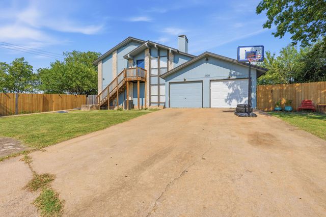 2106 Lamplight Village CIR A, Austin, TX 78727