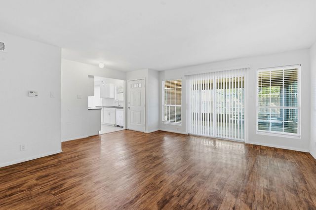 2106 Lamplight Village CIR A, Austin, TX 78727