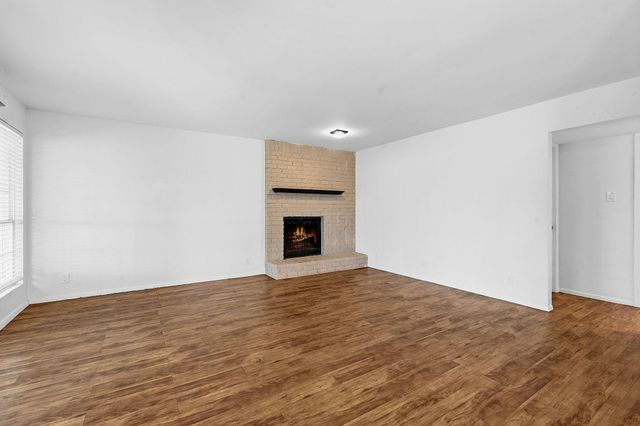 2106 Lamplight Village CIR A, Austin, TX 78727