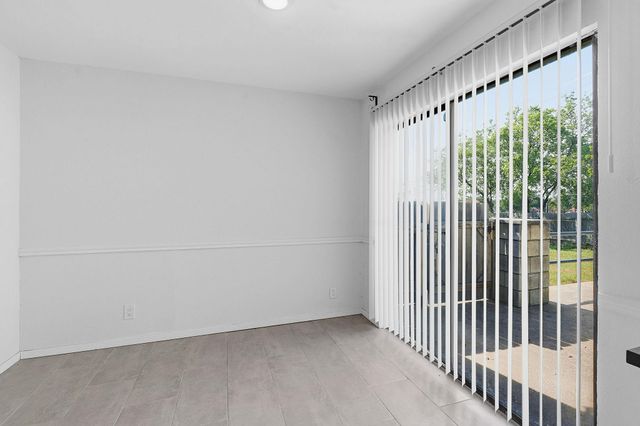2106 Lamplight Village CIR A, Austin, TX 78727