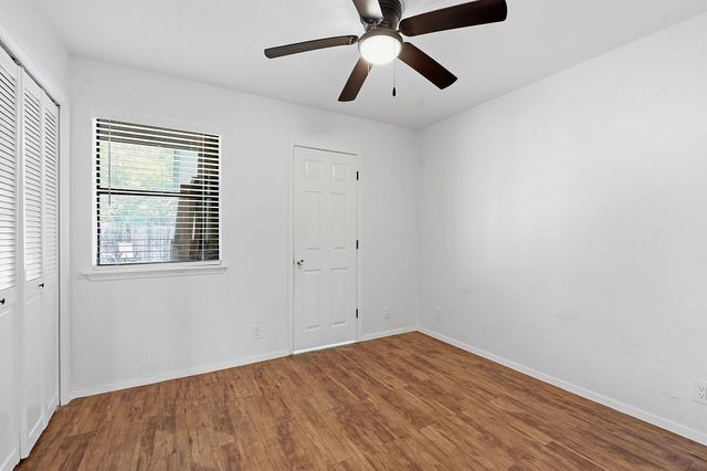 2106 Lamplight Village CIR A, Austin, TX 78727