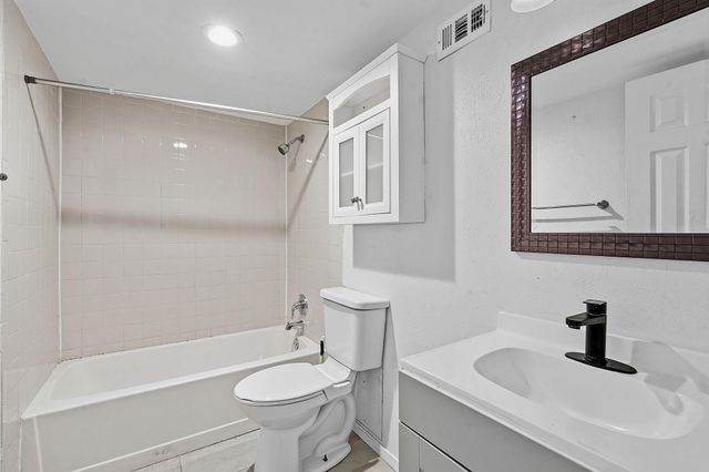 2106 Lamplight Village CIR A, Austin, TX 78727
