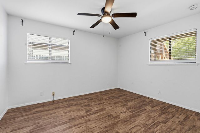 2106 Lamplight Village CIR A, Austin, TX 78727