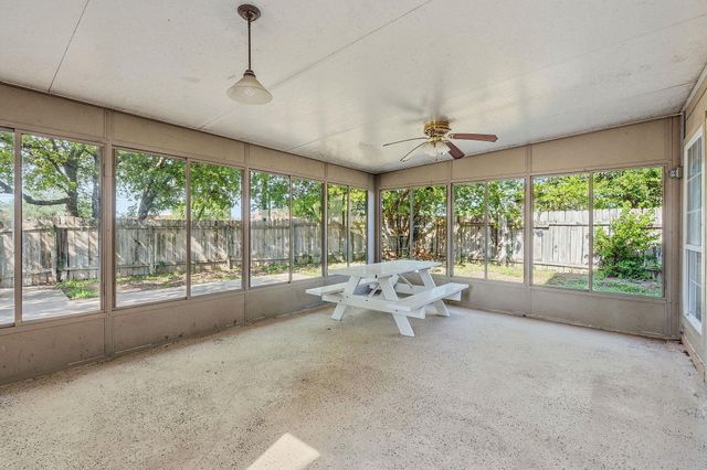 2106 Lamplight Village CIR A, Austin, TX 78727
