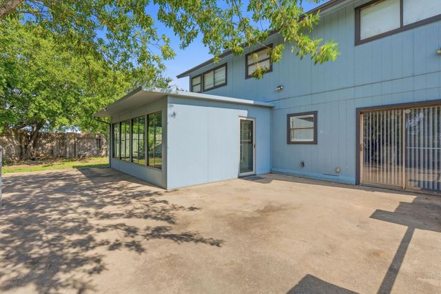 2106 Lamplight Village CIR A, Austin, TX 78727