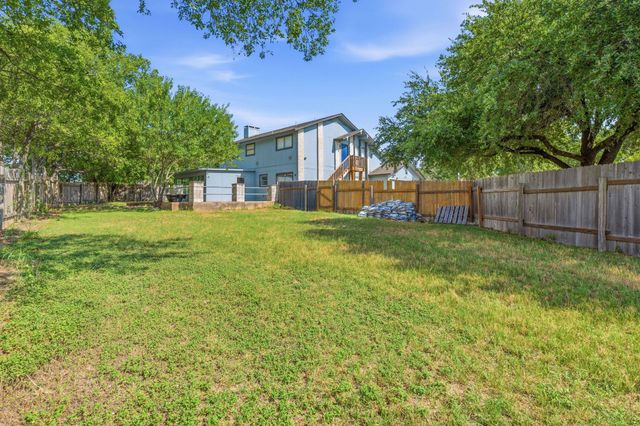 2106 Lamplight Village CIR A, Austin, TX 78727