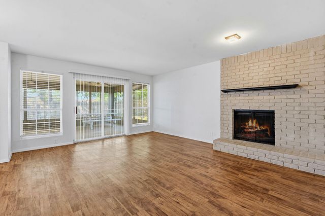 2106 Lamplight Village CIR A, Austin, TX 78727