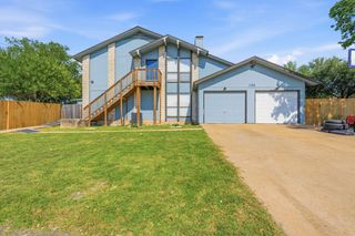 2106 Lamplight Village CIR A, Austin, TX 78727