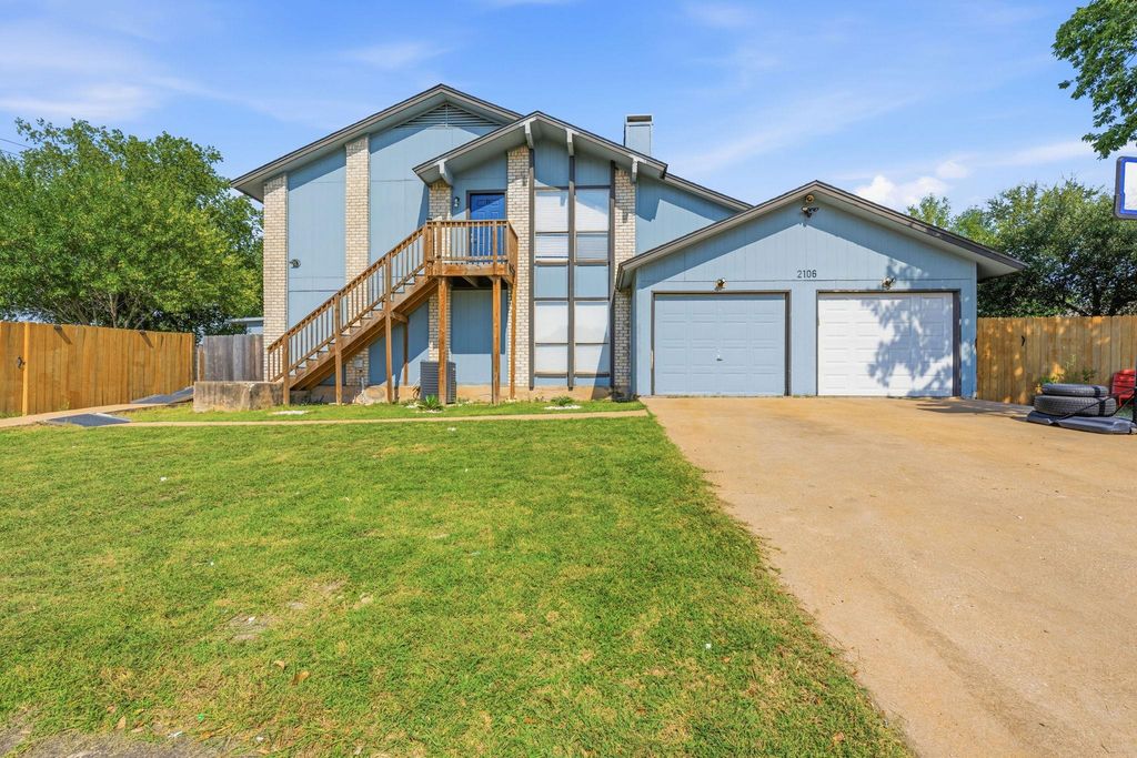 2106 Lamplight Village CIR A, Austin, TX 78727